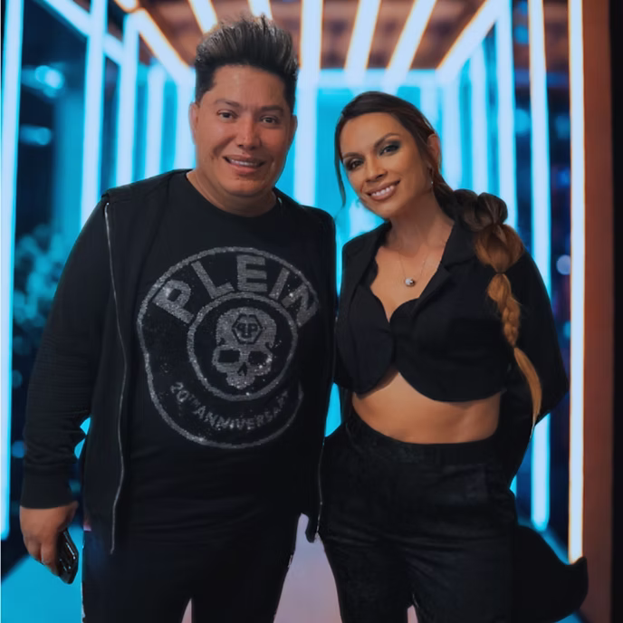 Ingrid Pérez junto al artista del maquillaje Javier de la Rosa