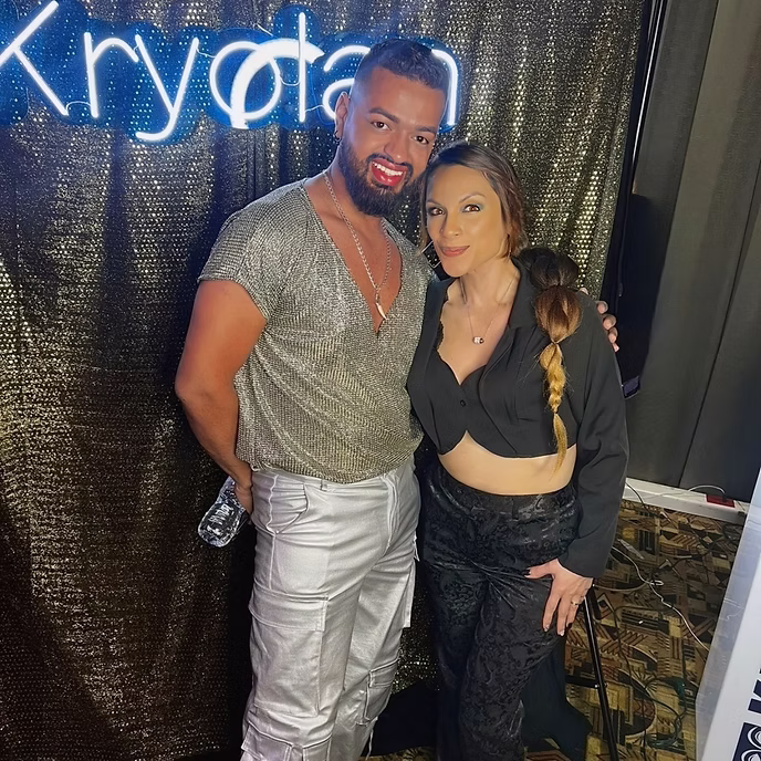Ingrid Pérez junto al artista del maquillaje Víctor Villalobos