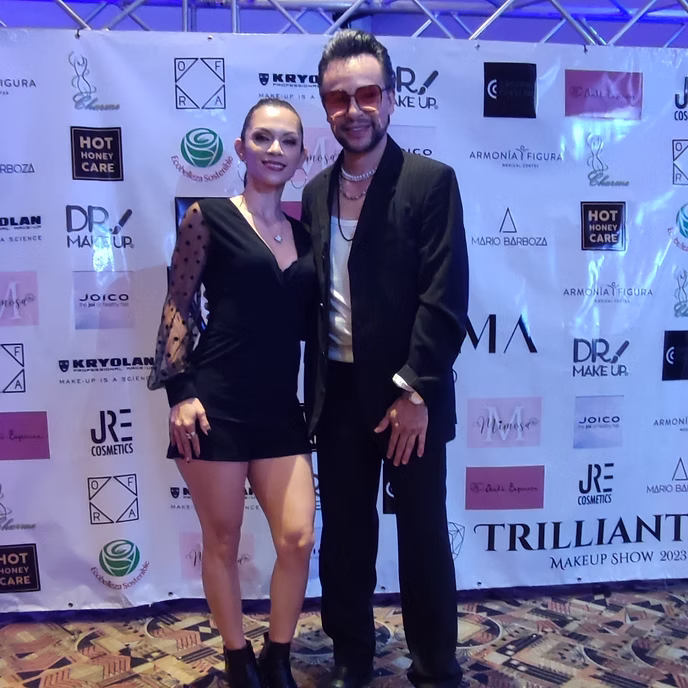 Ingrid Pérez junto a la artista del maquillaje Mariana Zambrano